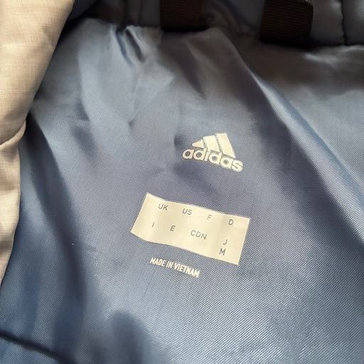 adidasベンチコート