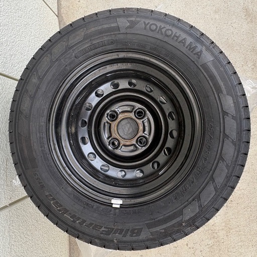 決まりました。YOHAMA BluEarth-Tan 145/80R12スチールホイールDA17V新車外し