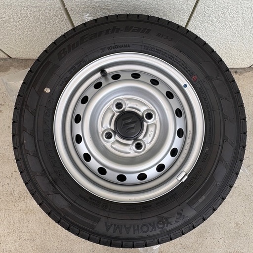 決まりました。YOHAMA BluEarth-Tan 145/80R12スチールホイールDA17V新車外し