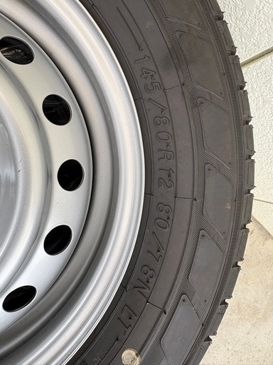 決まりました。YOHAMA BluEarth-Tan 145/80R12スチールホイールDA17V新車外し