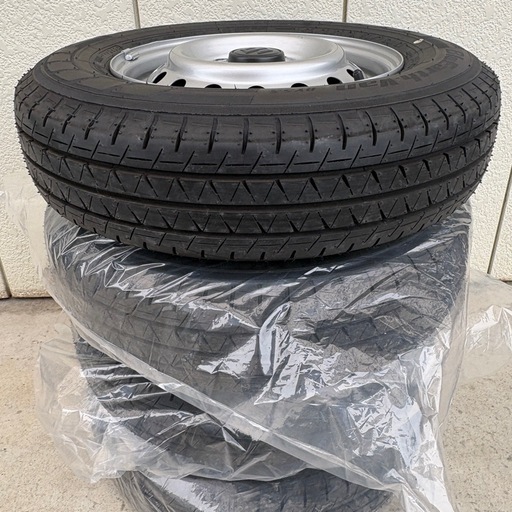 決まりました。YOHAMA BluEarth-Tan 145/80R12スチールホイールDA17V新車外し