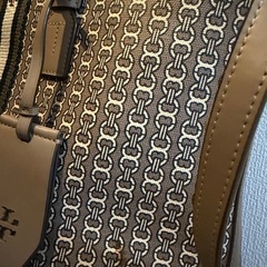 トリーバーチ ジェミニリンク トートバッグ グレージュの画像