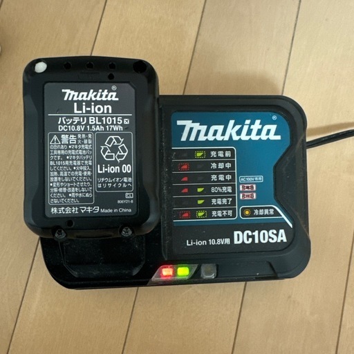 makita スティッククリーナー 充電器付き