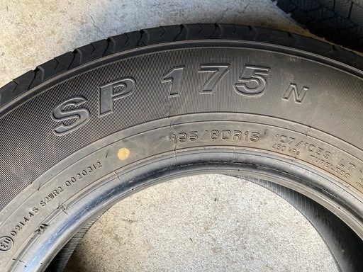 DUNLOP 195/80R15 24年製＋23年製 夏タイヤ