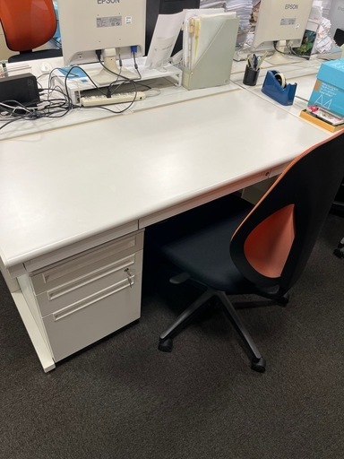 オフィス家具一式　受付、デスク、椅子、キャビネット