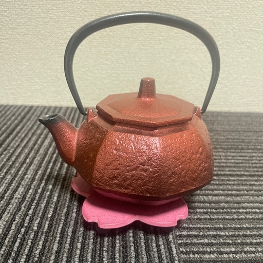 南部鉄器風 急須 鉄瓶 赤ティーポット茶器 和風　鋳鉄製 茶托付き　未使用/美品