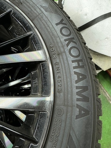 バリ溝　YOKOHAMA IG60 215/60R17 2023年11月製造