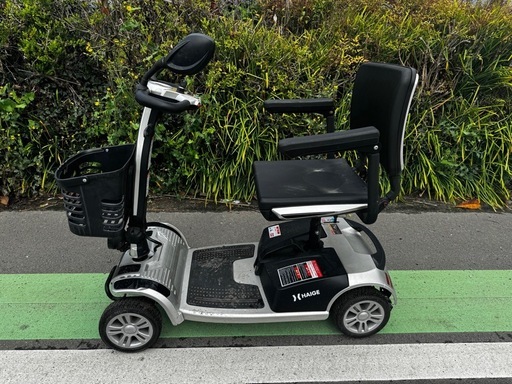 （売却）セニアカー中古　バッテリー新品交換済み