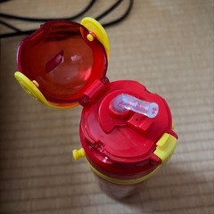 カーズ水筒の画像