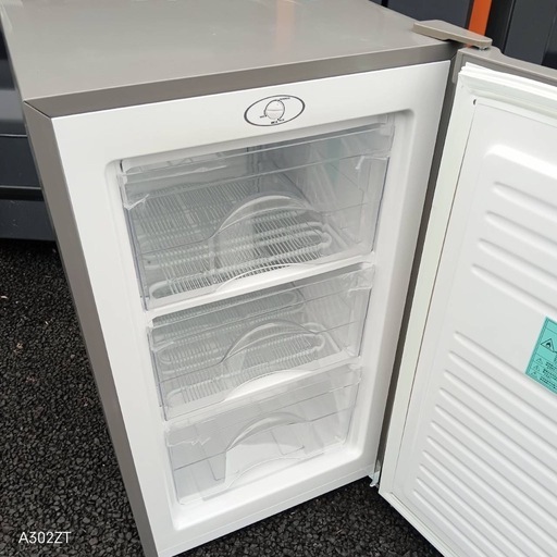 D3Q3W7  送料設置無料　グランドライン　冷凍庫　60L