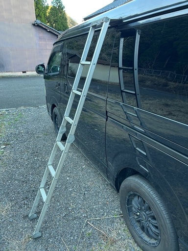 ハイエース専用ハシゴ