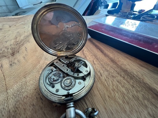 【銀無垢・稼働品】HappyTimeアンティーク懐中時計 シルバー900 燕刻印