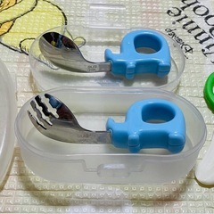 ゾウさんの 　トレーニングカラトリースプーンフォーク　はらぺこあおむしのフードカッター　　の画像
