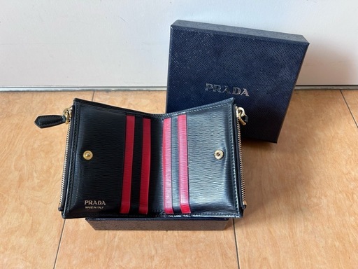 PRADA ブラック 二つ折り財布 正規品 箱有り 美品