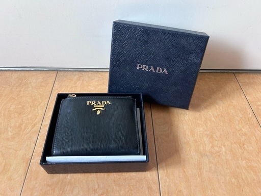 PRADA ブラック 二つ折り財布 正規品 箱有り 美品