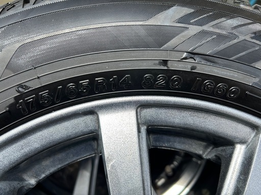 YOKOHAMAスタッドレスタイヤ  175/65R  14