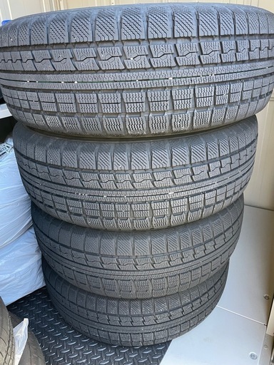 ［受渡し予定者様、決まりました］スタッドレスタイヤ　215/65R16 受渡し予定者様、決まりました］スタッドレスタイヤ 215/65R16