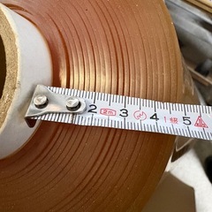 オレンジビニールシートロール巻きの画像