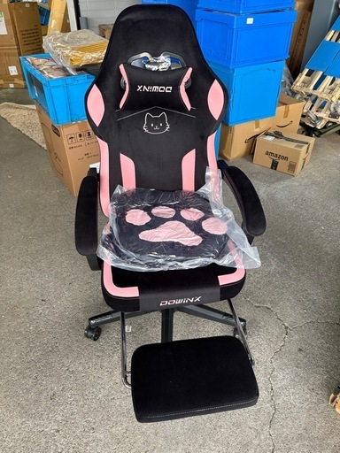 新品　組立済み 猫耳ゲーミングチェア（フットレスト付き） - 調節可能な腰部サポート、耐荷重140kg。取り外し可能な可愛い猫耳、綿詰めの人間工学設計PCチェア、女の子/ティーン向け（ブラックピンクモデル）