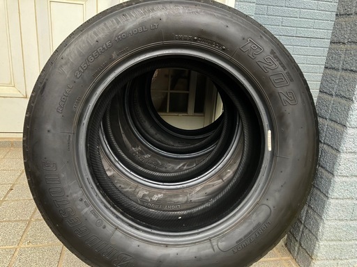 値下げ中【ほぼ新品レベル】ブリヂストン R202 215/65R15 LT 4本 2024年製 バリ山9.5mm