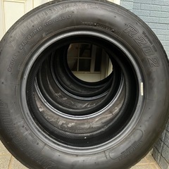 値下げ中【ほぼ新品レベル】ブリヂストン R202 215/65R15 LT 4本 2024年製 バリ山9.5mmの画像