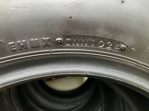 値下げ中【ほぼ新品レベル】ブリヂストン R202 215/65R15 LT 4本 2024年製 バリ山9.5mm