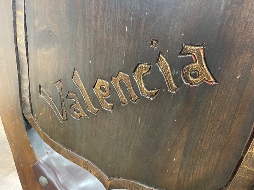Valenciaのアンティーク調チェアです。