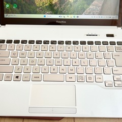 富士通 ノートPC Corei5 4GB SSD 120GB  office2024 Windows11の画像