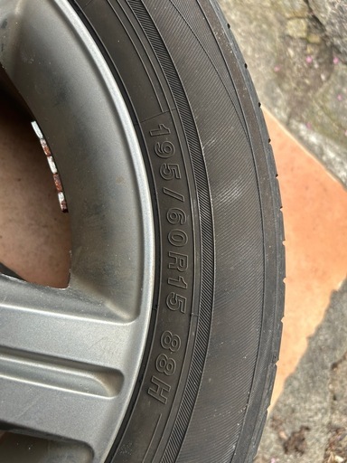 【現在お話し中】夏タイヤ　195/60R15 ホイール付き