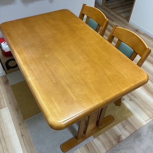 『比較的美品』ダイニングテーブル&椅子４個セット