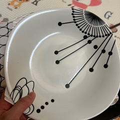 お皿　新品未使用　ワンプレート　　ディッシュ　モノトーン　花の画像