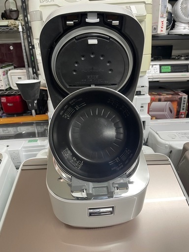 配送可能　保証付き RZ-AW3000M 炊飯器  [5.5合 /圧力IH]