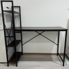 棚付きデスク（茶×黒）の画像
