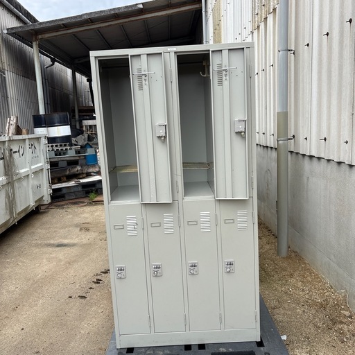 ダイヤル式ロック付き8人用ロッカー