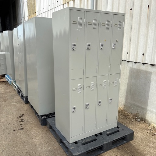 ダイヤル式ロック付き8人用ロッカー