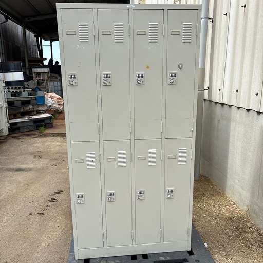 ダイヤル式ロック付き8人用ロッカー