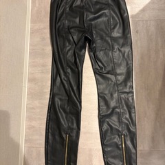 ZARAレザーレギンスパンツ(s)の画像