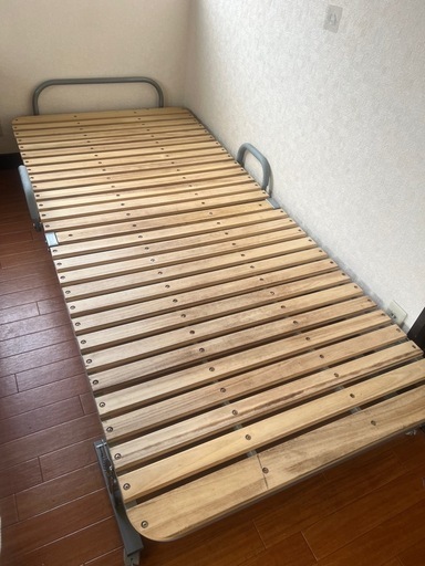 折(お)りたたみベッド　幅(はば)90cm・長(なが)さ200cm