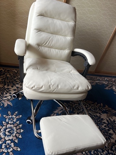 【取引中】新品同様　リクライニングチェアー　オフィスチェア　椅子　イス