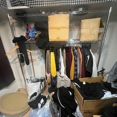 服　ハンガーラック真ん中の画像