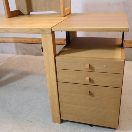 karimoku(カリモク家具)のBuona scelta(ボナ シェルタ) パーソナルデスク&ワゴンです。北欧テイストのスッキリとし