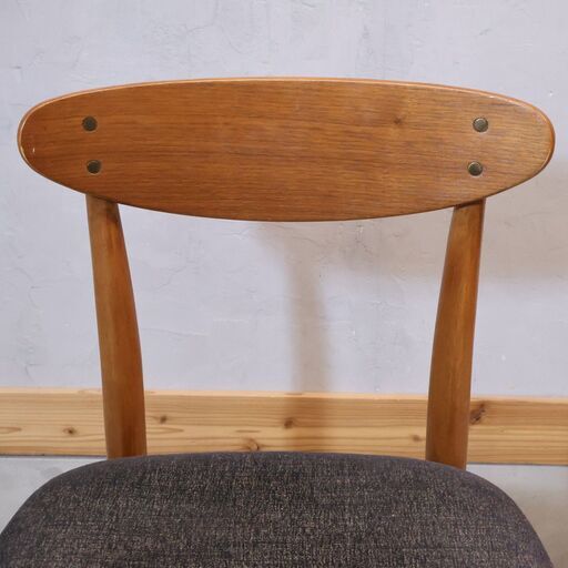 ACME FURNITURE(アクメファニチャー)アメリカの60年代を再現したTRESTLES(トラッセル)ダイニングチェアです。ブルックリンスタイルや西海岸スタイルなどカッコいいインテリアに！