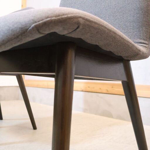 IDC OTSUKA(大塚家具)のジャストA オーク材 ダイニングチェア2脚セットです。北欧スタイルのシンプルなデザインのファブリックチェアは北欧モダンなインテリアにもおススメ！