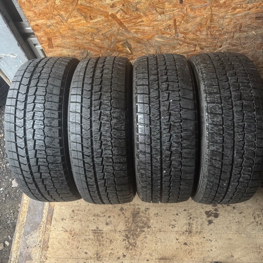 極上タイヤ　DUNLOP WM02 225/45R18 スタッドレス　タイヤ　2024年製　18インチ
