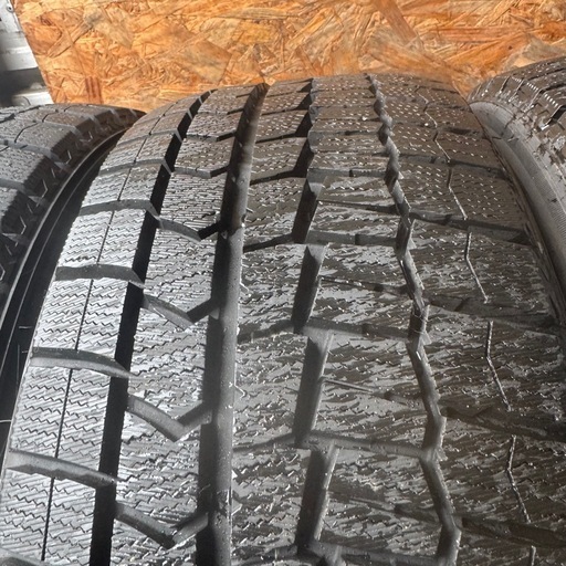 極上タイヤ　DUNLOP WM02 225/45R18 スタッドレス　タイヤ　2024年製　18インチ