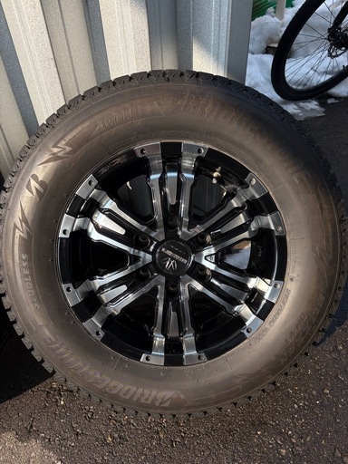 ハイエース他　16×6.5J+38 215/70r16