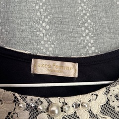 axes femme 肩出しトップスの画像
