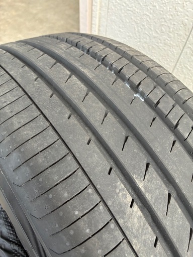 ヨコハマ アドバンdB V553 245/50R18  中古　４本　新品に近い状態