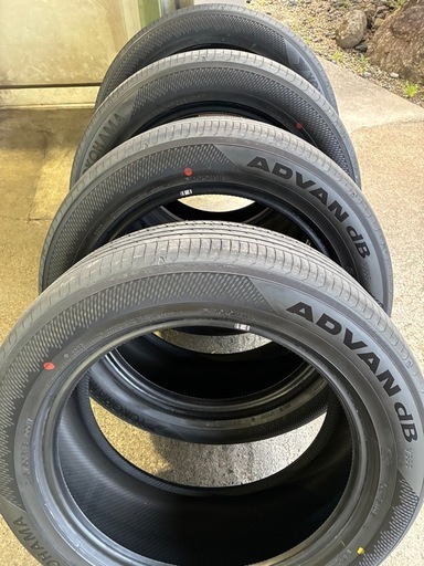 ヨコハマ アドバンdB V553 245/50R18  中古　４本　新品に近い状態
