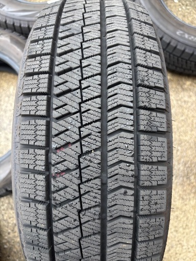 ブリヂストン ブリザック VRX2 185/60R15 84Q 15インチ スタッドレス タイヤ 25年製 バリ山 4本
